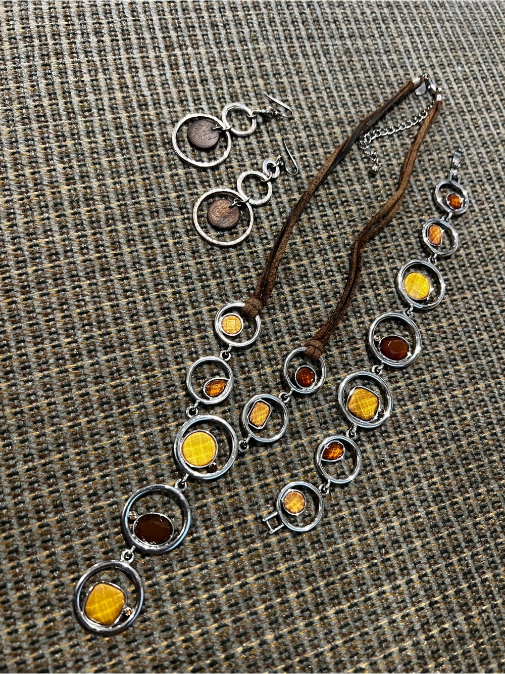 Source Unknown Yellow and Brown Circular Pendant Necklace and Earring Set